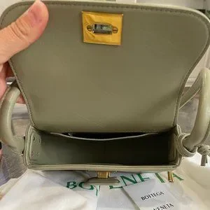 【関税込み】Bottega Veneta カーキ ミニ Desiree バッグ Bottega Veneta Mini Desiree Shoulder Bag - 2929 Travertine